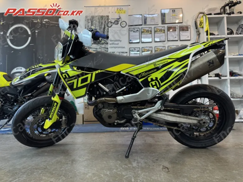 Husqvarna 701 Supermoto - фото 1