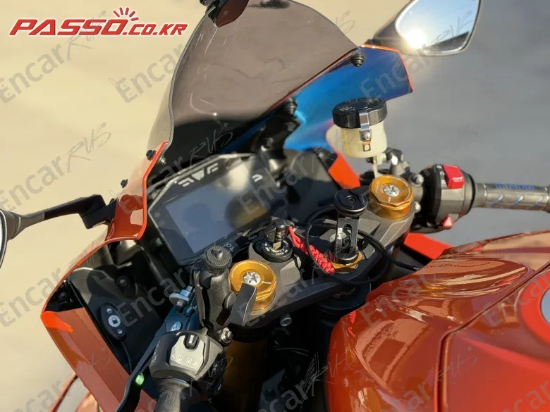 Suzuki GSX R 1000 R ABS - фото 3