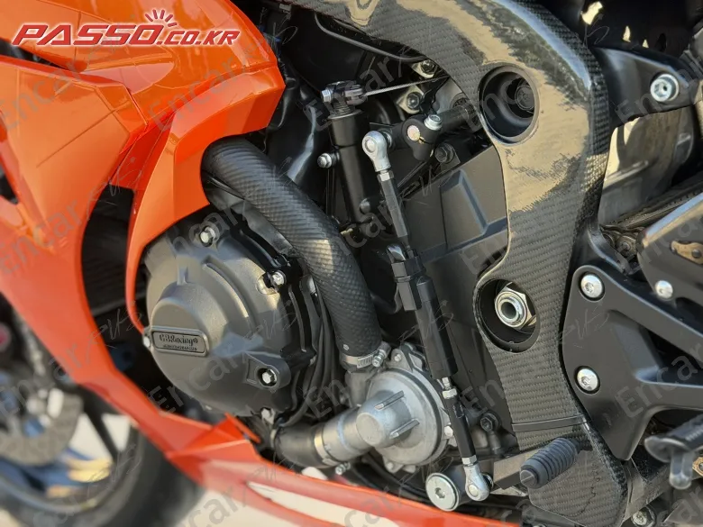 Suzuki GSX R 1000 R ABS - фото 4