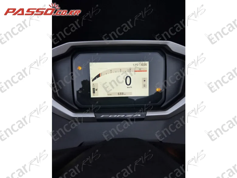 Honda Forza 350 - фото 4
