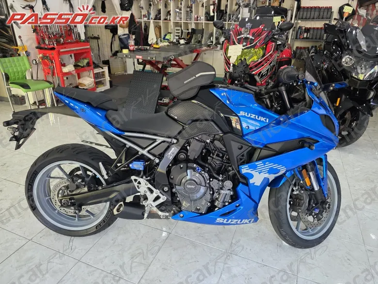Suzuki GSX 8 R - фото 0