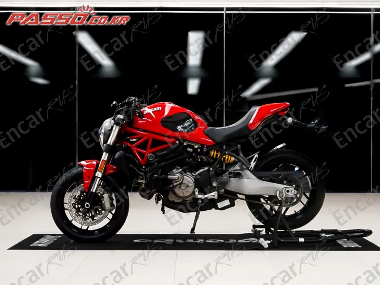 Ducati Monster 821 - фото 1