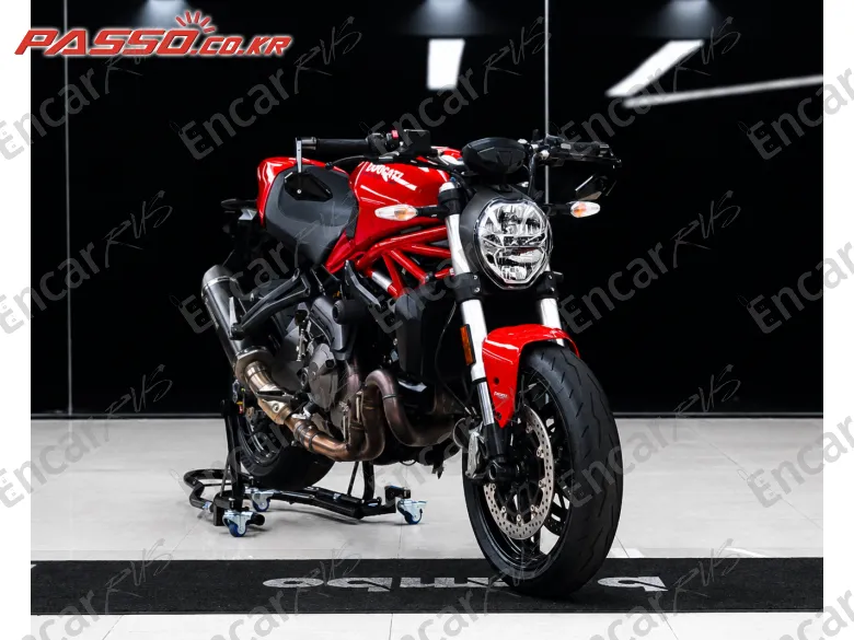 Ducati Monster 821 - фото 2