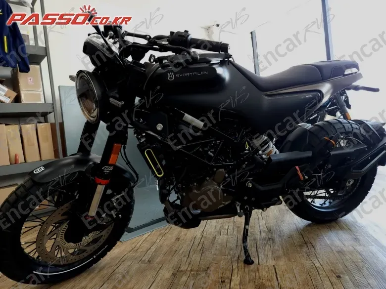 HUSQVARNA SVARTPILEN 125 - фото 1