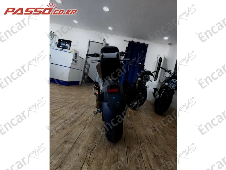 HUSQVARNA SVARTPILEN 125 - фото 2