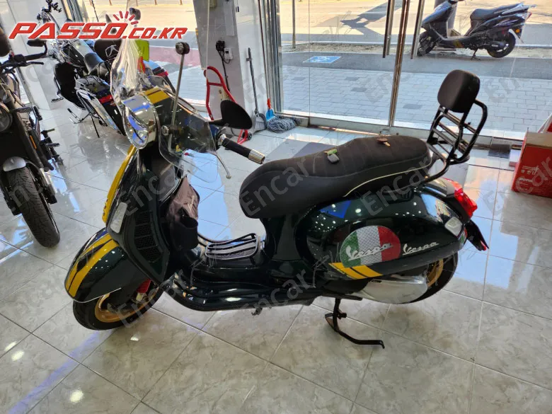 Vespa Gts 300 Super Racing Sixties - фото 1