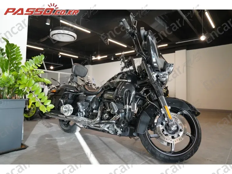 HARLEY-DAVIDSON FLHXSE - фото 0